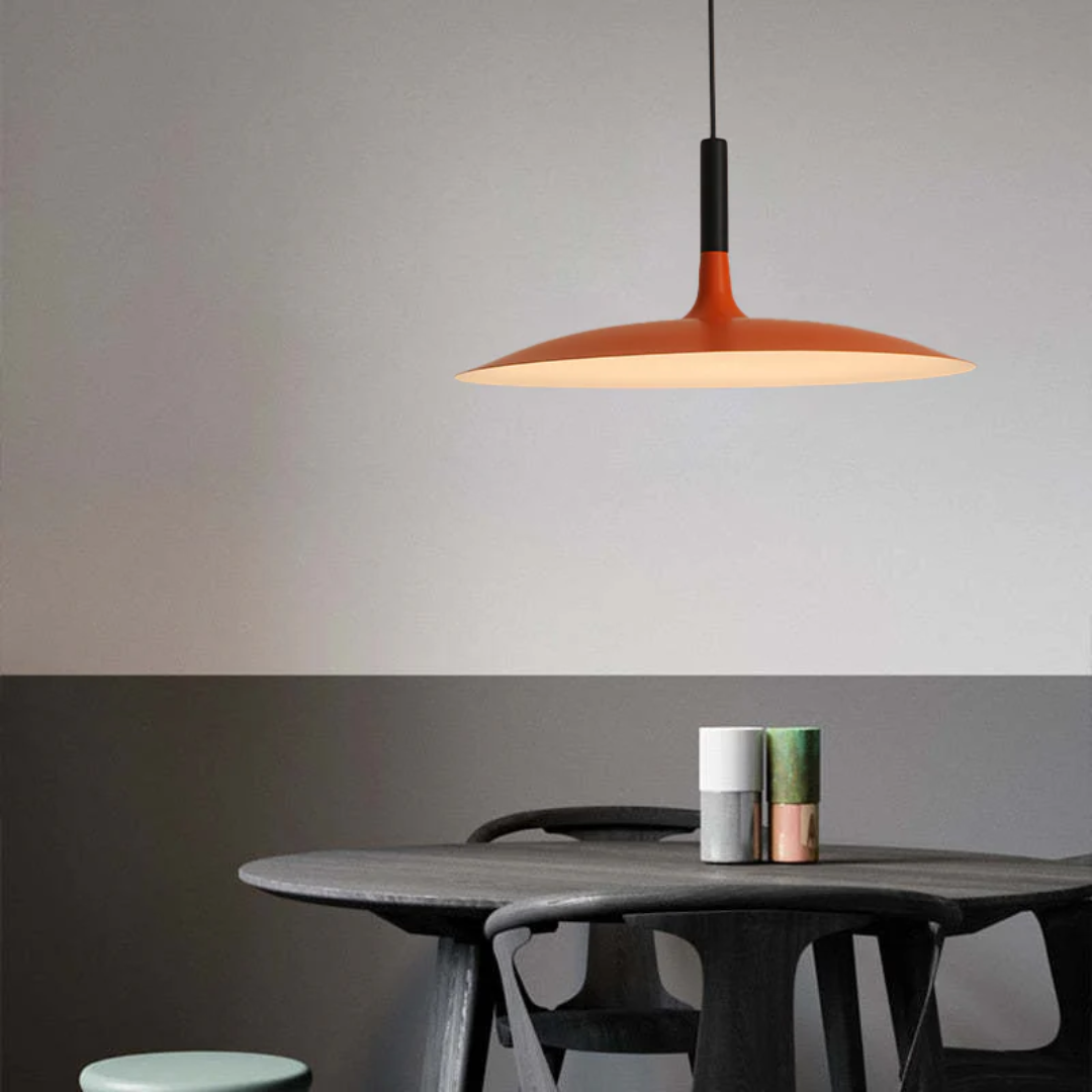 AuraPan moderne LED Pendelleuchte für stilvolle Innenbeleuchtung, minimalistisch & energieeffizient.