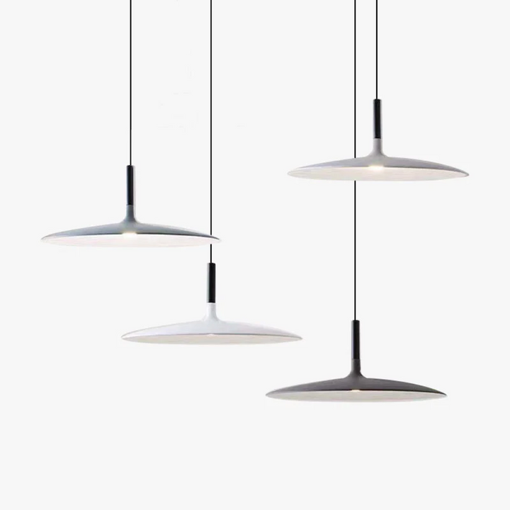AuraPan: Eine energieeffiziente LED Hängelampe mit minimalistischem Design für jeden Raum.