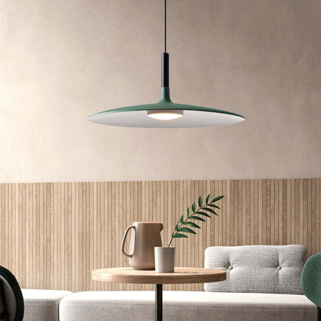 Energieeffiziente AuraPan LED Pendelleuchte, spart Strom und beleuchtet Ihren Raum stilvoll.