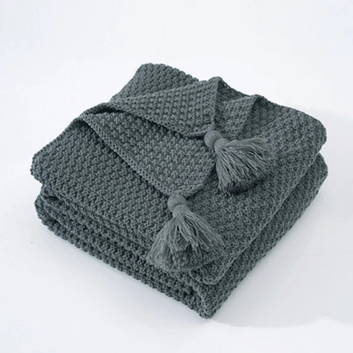 Moderner skandinavischer Plaid Aurora, Strickdecke aus Wolle, perfekt für gemütliche Abende.