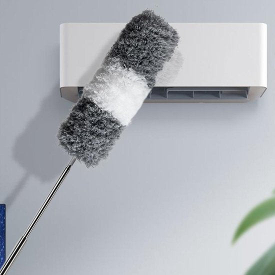 Flexibler Staubwedel mit Teleskopstange für mühelose Reinigung schwer erreichbarer Stellen.