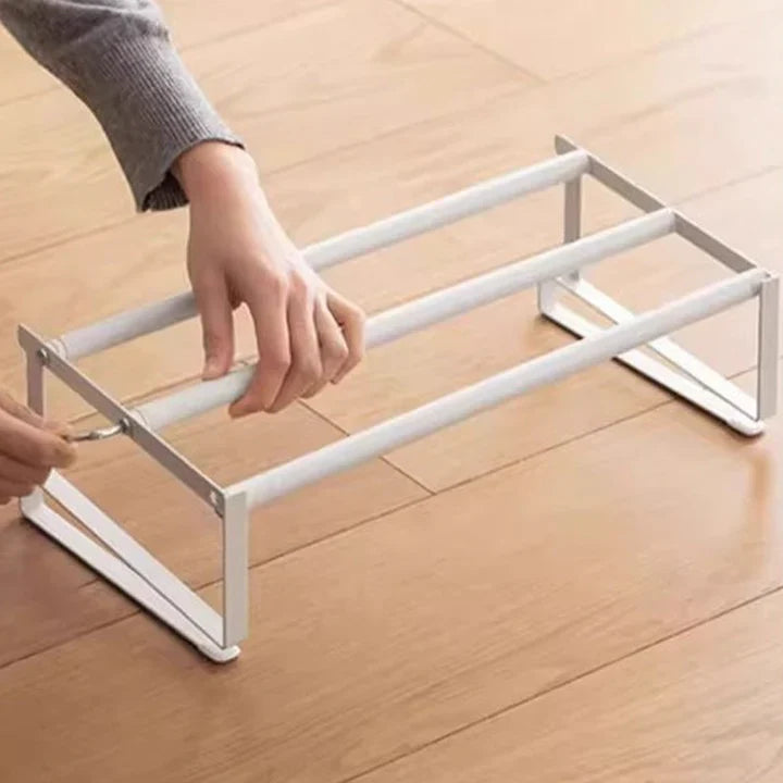 Erweiterbarer Unterboden-Organizer für flexible Stauraum-Lösungen. Ideal als Regal-Organizer in jedem Raum.