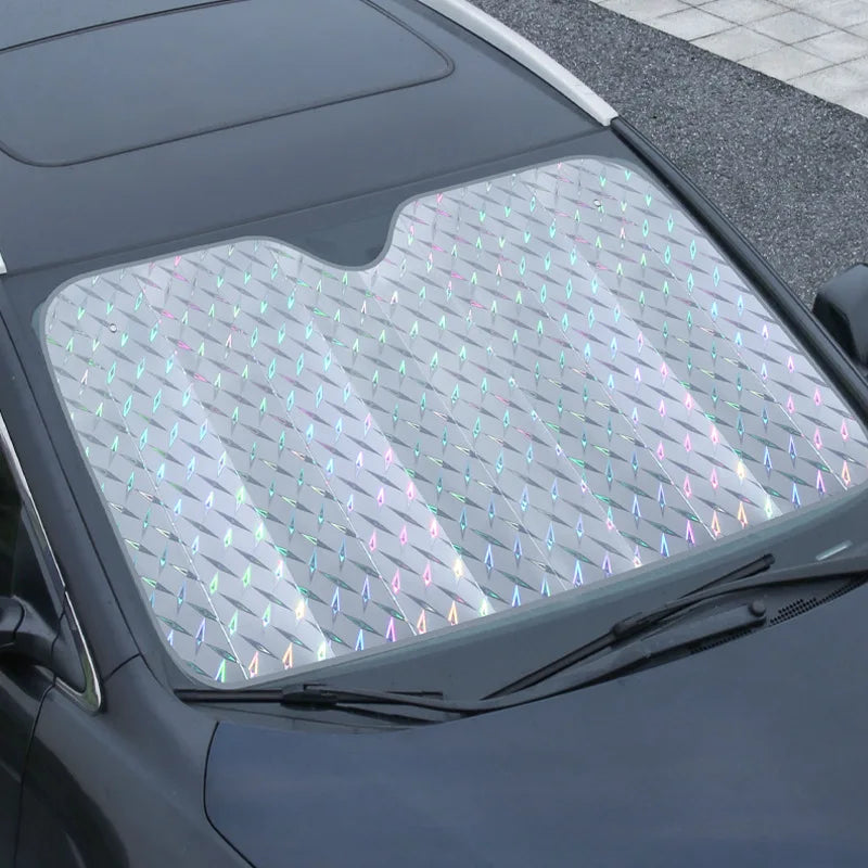 Robuste Sonnenschutzfolie für die Heckscheibe, bietet effektiven UV- & Hitzeschutz für den Fahrgastraum.
