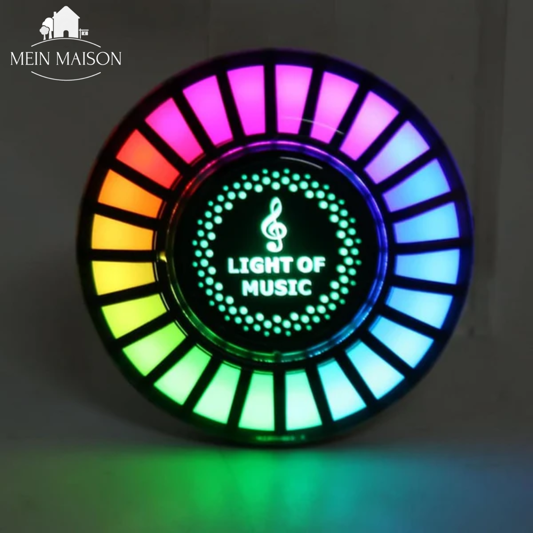 Musikreaktive RGB Beleuchtung & Duftdiffusor für PKW, USB-C ladbar, verbessert das Fahrerlebnis.