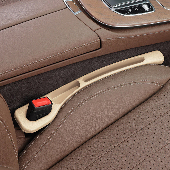 Schwarzer AutoGapFix Sitzspalt-Organizer aus PU-Leder. Schafft Ordnung & zusätzlichen Stauraum im Auto.