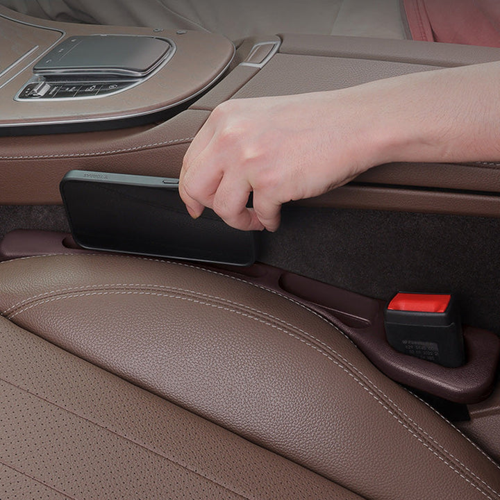 Hält den Fahrzeug Innenraum sauber: AutoGapFix Sitzspalt-Organizer aus PU-Leder für perfekte Ordnung.
