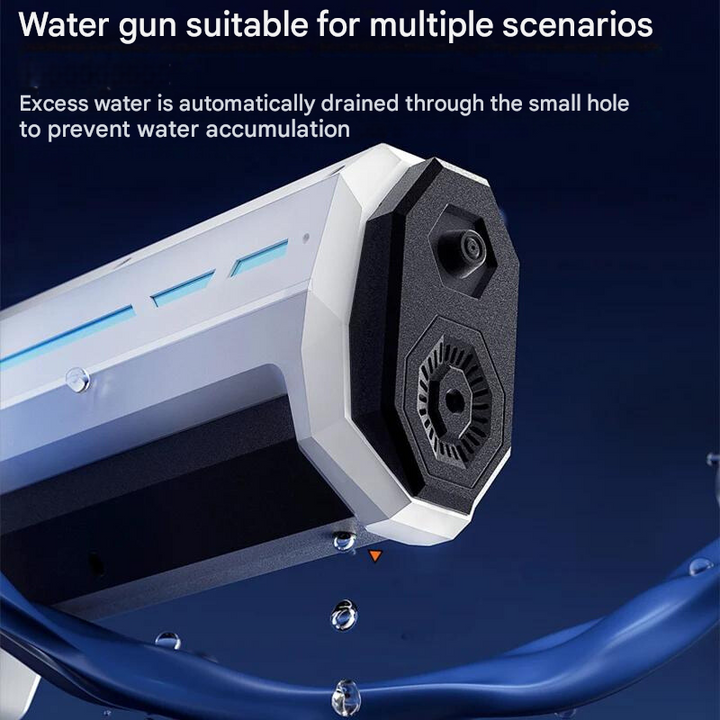 Zwei Kinder haben Wasserspaß im Freien mit der automatischen Wasserpistole, perfekt für Gartenspiele.