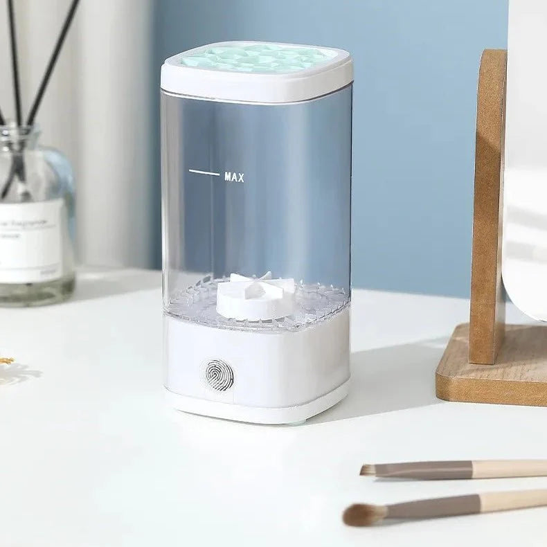 Praktischer automatischer Pinselreiniger, unverzichtbar für die tägliche Make-up Hygiene und Pflege.