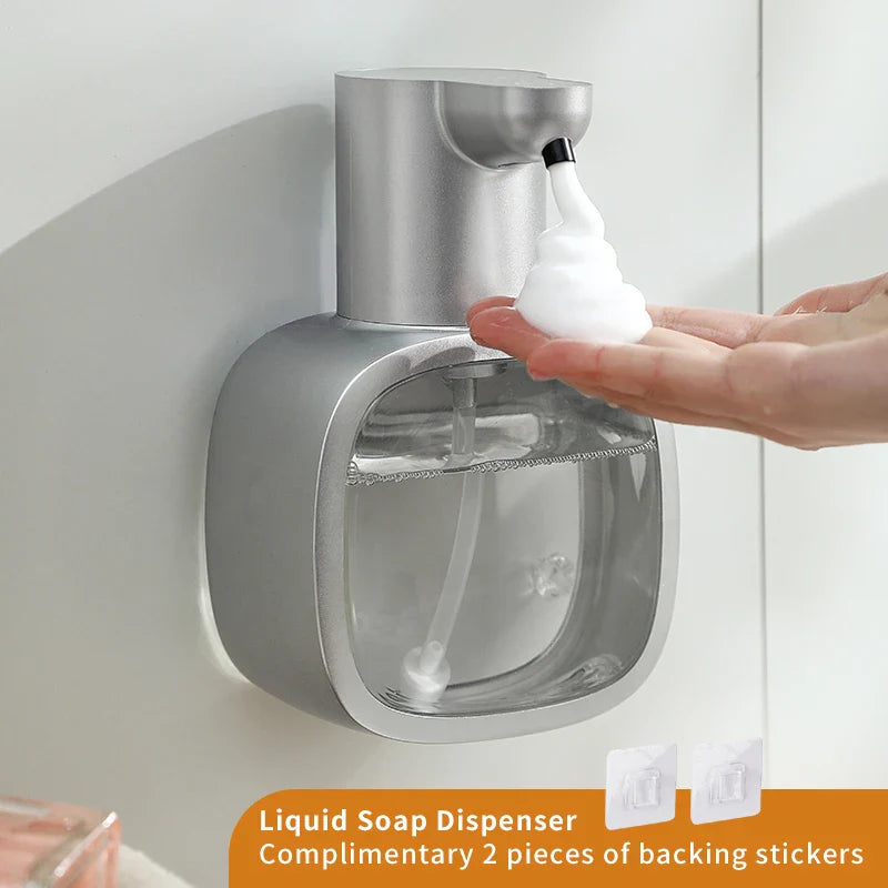 Nachfüllbarer Schaumseifenspender mit großem Tank für langanhaltende, berührungslose Hygiene zu Hause.