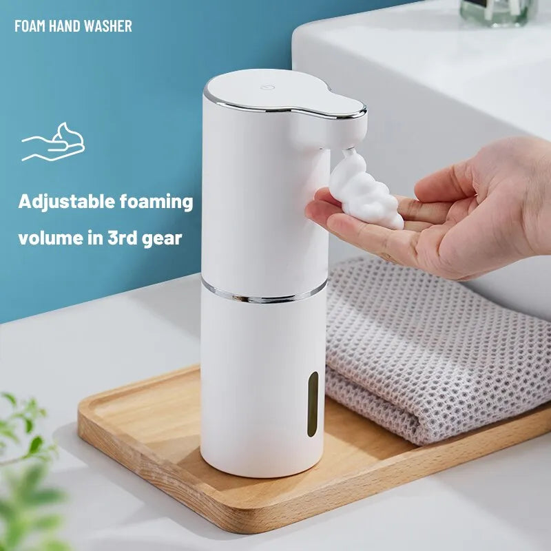 Berührungsloser Seifenspender mit Sensor, ideal für hygienische Händereinigung.