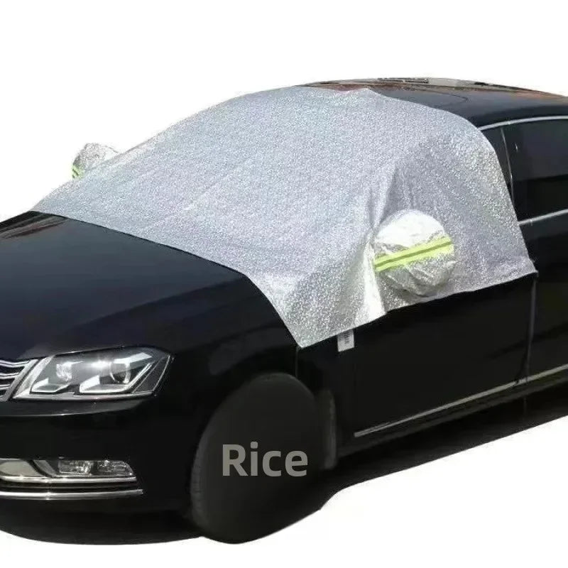 AutoProtect Autoabdeckung aus robustem, wasserdichtem Material für ganzjährigen Fahrzeugschutz.