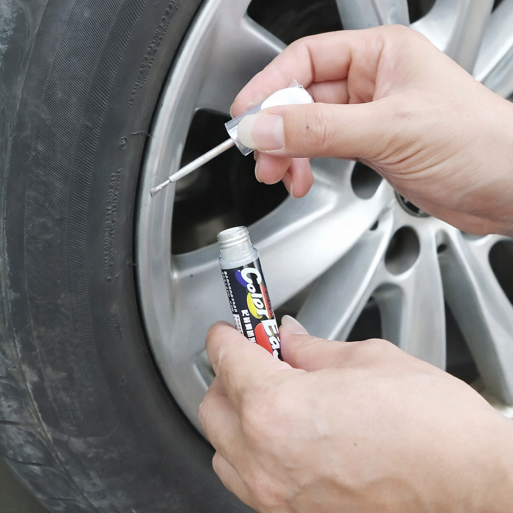 Effektiver Kratzerentferner zur Autolack Aufbereitung; für ein makelloses Fahrzeug ohne Kratzer.