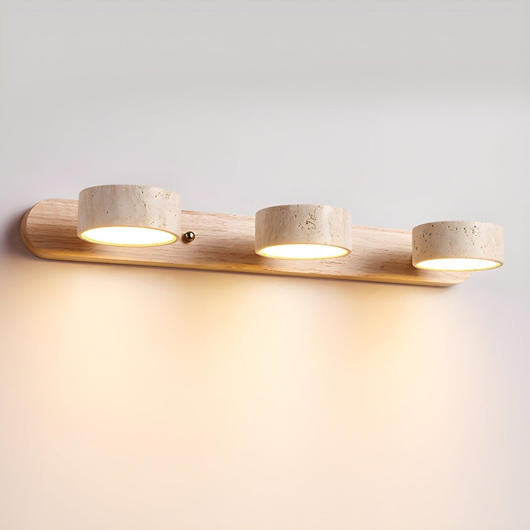 AVERRA LED-Wandlampe aus Travertin & Holz. Luxuriöse Designleuchte für moderne Wohnzimmerbeleuchtung.