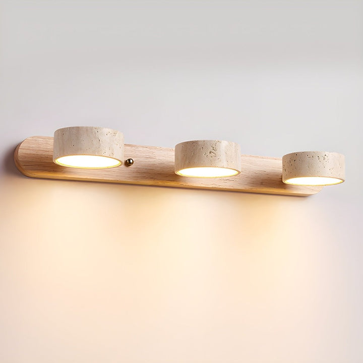 AVERRA LED-Wandlampe aus Travertin & Holz. Luxuriöse Designleuchte für moderne Wohnzimmerbeleuchtung.