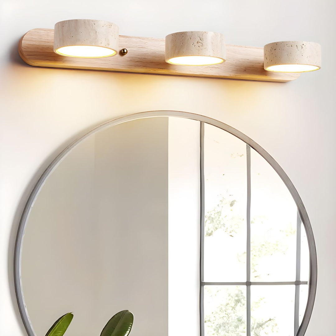 Moderne Averra LED-Wandlampe aus Travertin & Holz, bietet indirekte Beleuchtung für stilvolle Innenräume.