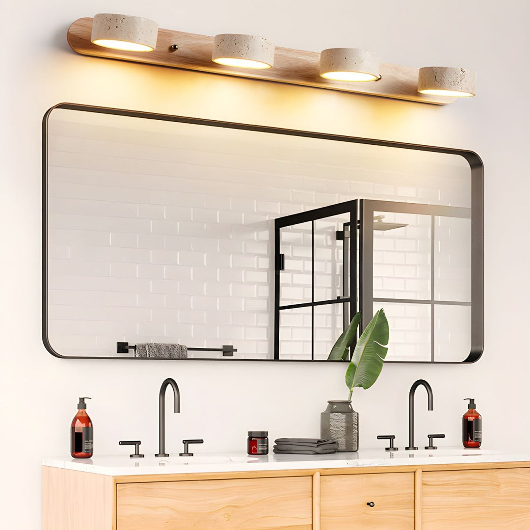 Averra Designleuchte für die Wand, gefertigt aus edlem Travertin und massivem Holz. Minimalistisch & elegant.