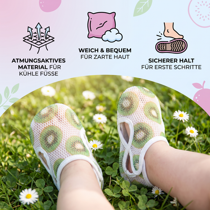 Rutschfeste Baby Sommerschuhe mit flexibler Sohle und süßem Fruchtmotiv. Ideal für Kleinkinder.