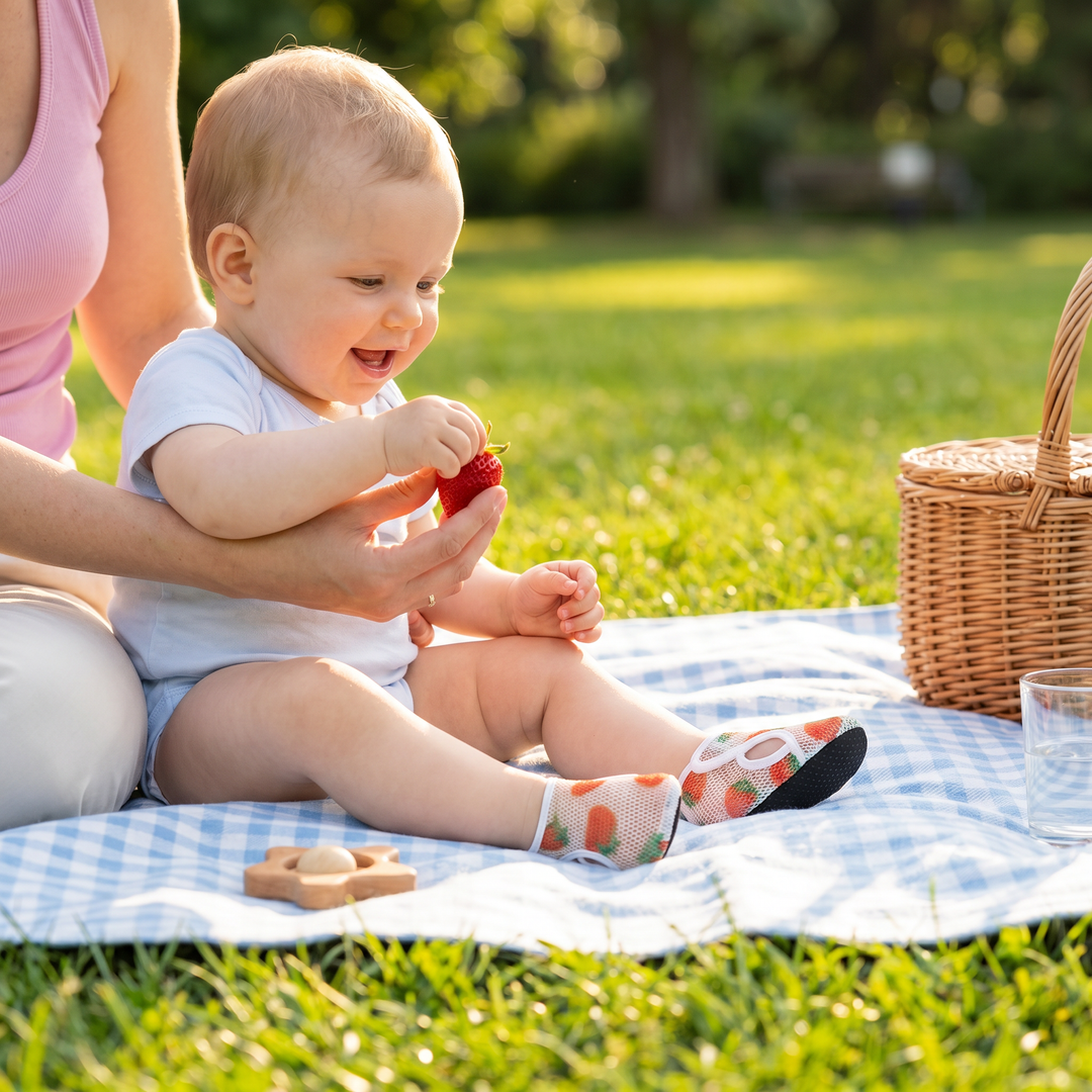Erste Schritte Babyschuhe für den Sommer, mit bequemem Frucht-Design. Perfekt für drinnen & draußen.