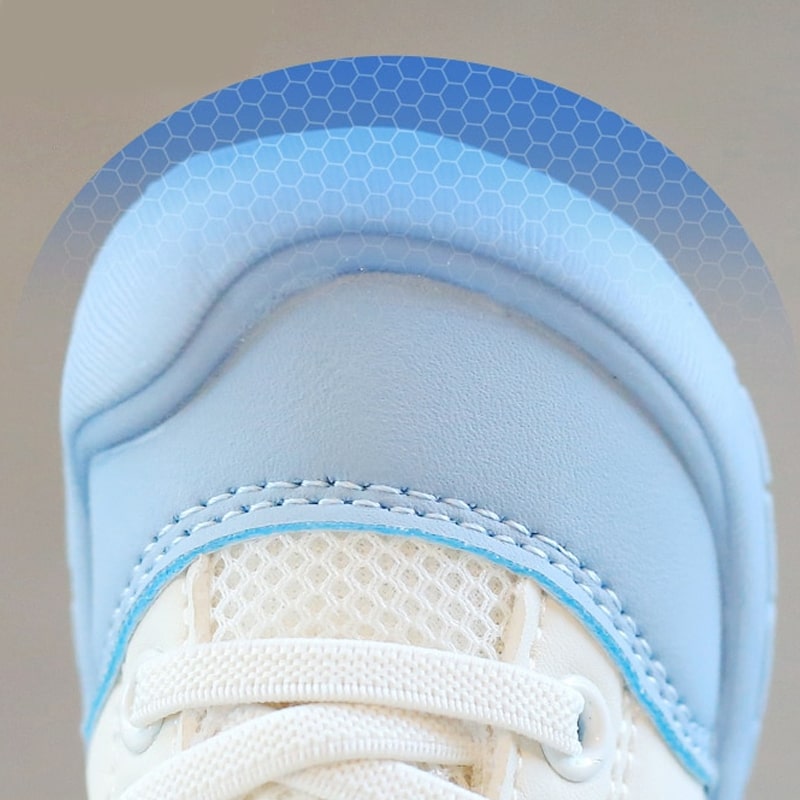 Leichte Barfußschuhe für Babys: flexible Sohle, atmungsaktiv, für natürliche Fußbewegung.