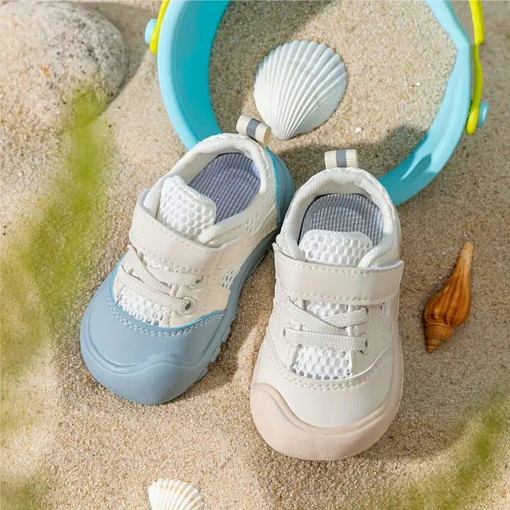 Weiche Baby Barfußschuhe mit flexibler Sohle für optimale Bewegungsfreiheit & Komfort.