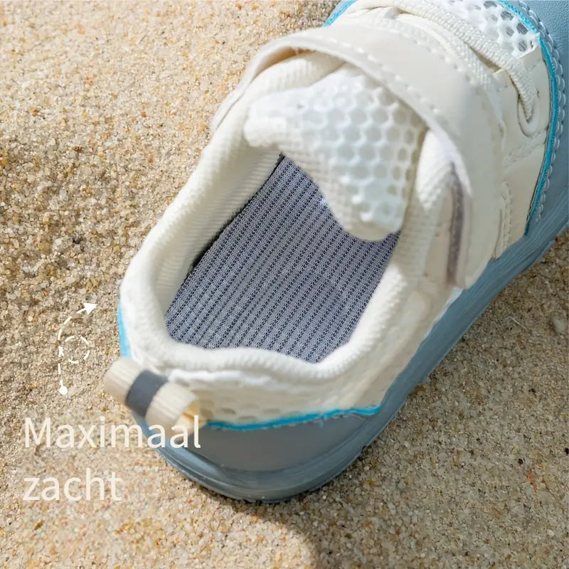 Atmungsaktive Barfußschuhe für Babys: unterstützen natürliche Fußform, flexibel & leicht.