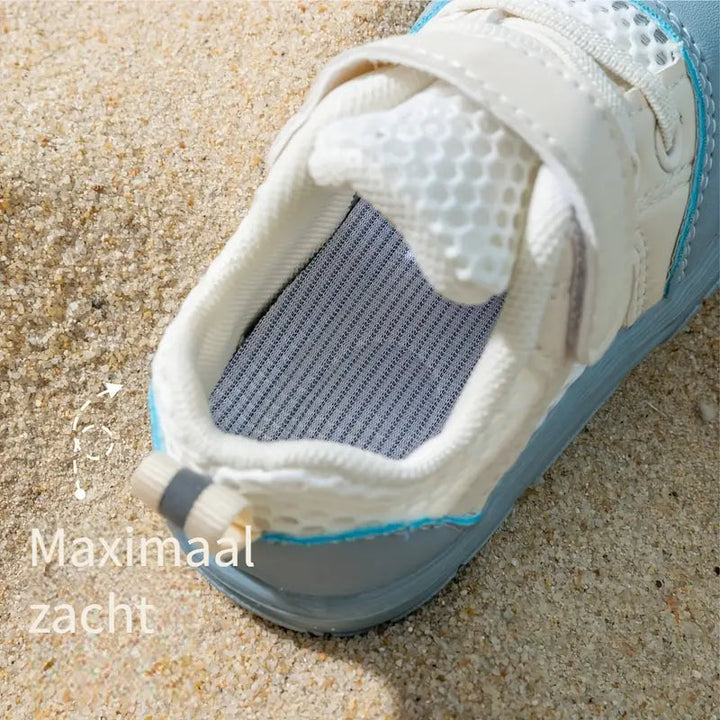 Atmungsaktive Barfußschuhe für Babys: unterstützen natürliche Fußform, flexibel & leicht.