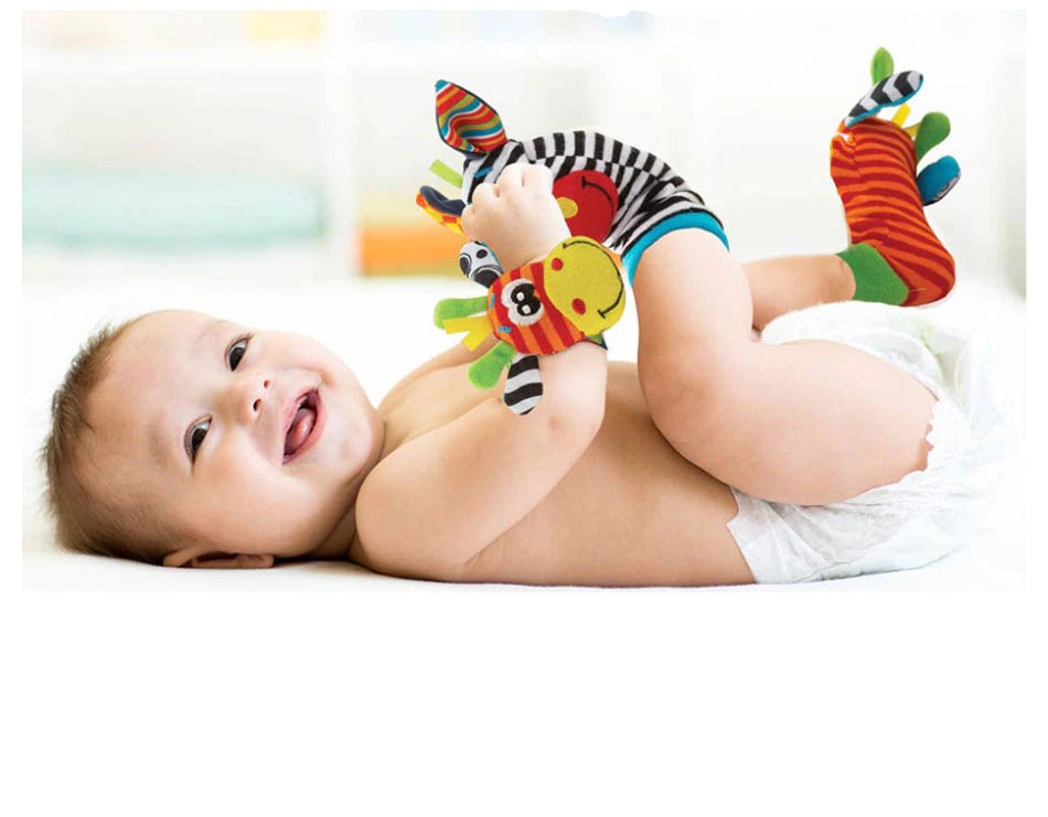 Baby Handgelenksrassel & Fußsucher Set, bunte Tierfiguren, fördert spielerisch Motorik und Sinne.