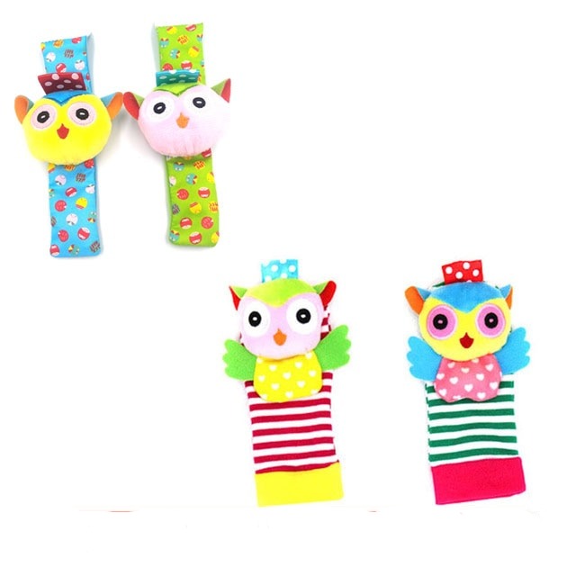 Weiches Babyspielzeug Set mit bunten Tierrasseln für Hände und Füße, fördert sensorische Wahrnehmung.