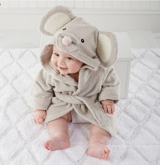 Komfortables Baby Kapuzenhandtuch aus saugfähiger Baumwolle mit Tierdesign, für angenehmes Abtrocknen.