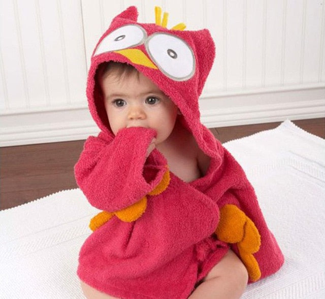 Kuscheliges Baby Kapuzenhandtuch aus Baumwolle mit Tiermotiv. Perfekt für Neugeborene nach dem Bad.