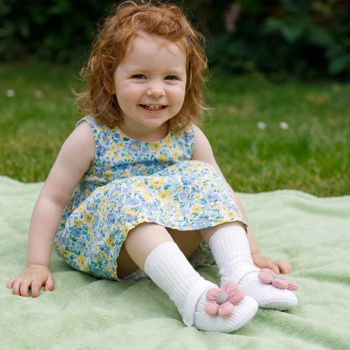 Leichte Baby Blumen-Krabbelschuhe mit weicher Sohle. Komfortable Babyschuhe für warme Tage u. erste Schritte.