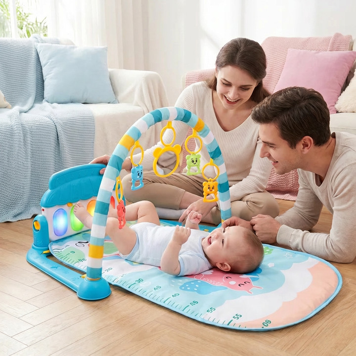 Sensorik-Spielmatte: Musik-Piano, Spielbogen & hängende Rasseln fördern Babys Entwicklung spielerisch.