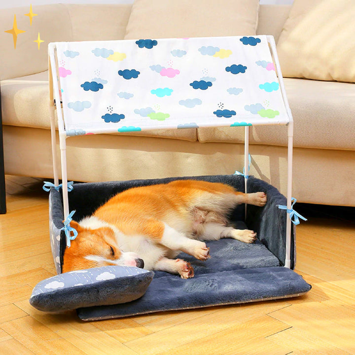 Gemütliche Fleece-Schlafmatte für Hunde und Katzen, überdachtes Tierbett mit weichem Kissen.