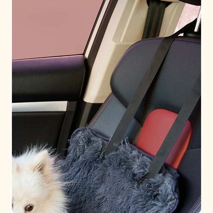 Komfortable CloudPaw Autositz-Hundematratze für entspannte Reisen; ideal für Welpen & kleine Hunde.