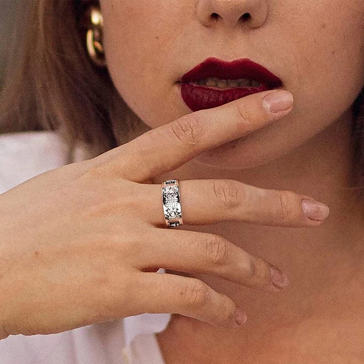 Schicker Unisex Fidget Ring in Silber, ein Anti-Stress Drehring für tägliche Entspannung.