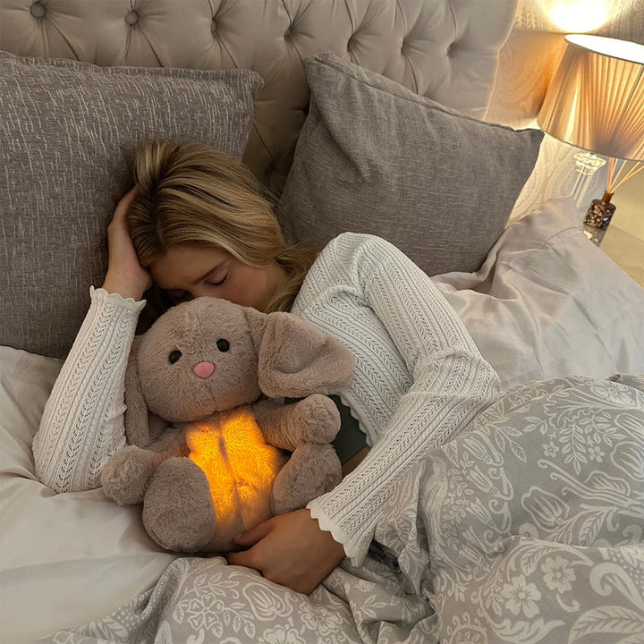 CalmPal beruhigendes Plüschtier mit integriertem Nachtlicht. Fördert Entspannung und tiefen Schlaf.