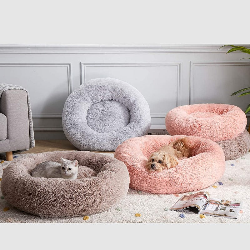 Beruhigendes Plüsch Donut Hundebett für Hunde & Katzen. Komfortables Kuschelbett für Haustiere.