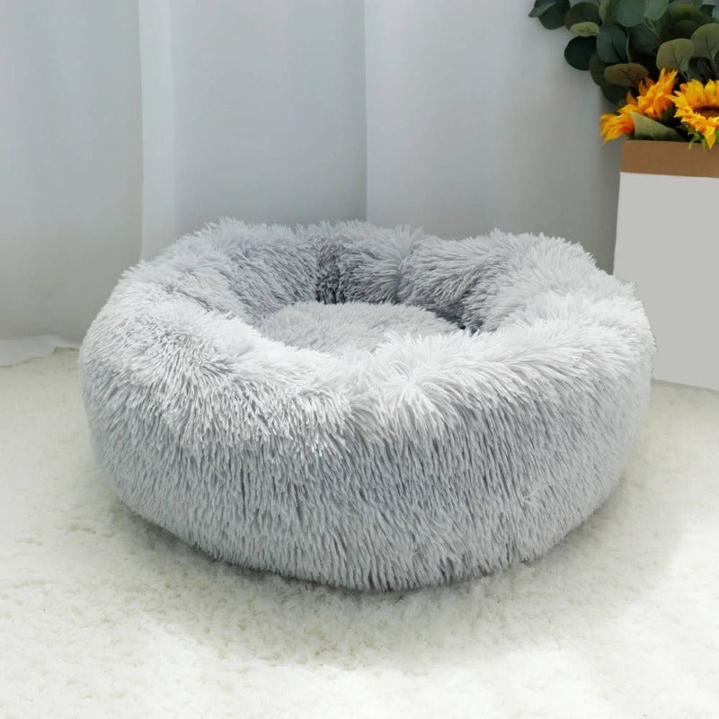 Wärmendes Plüsch Donut Hundebett, hält Ihren Hund im Winter mollig warm.