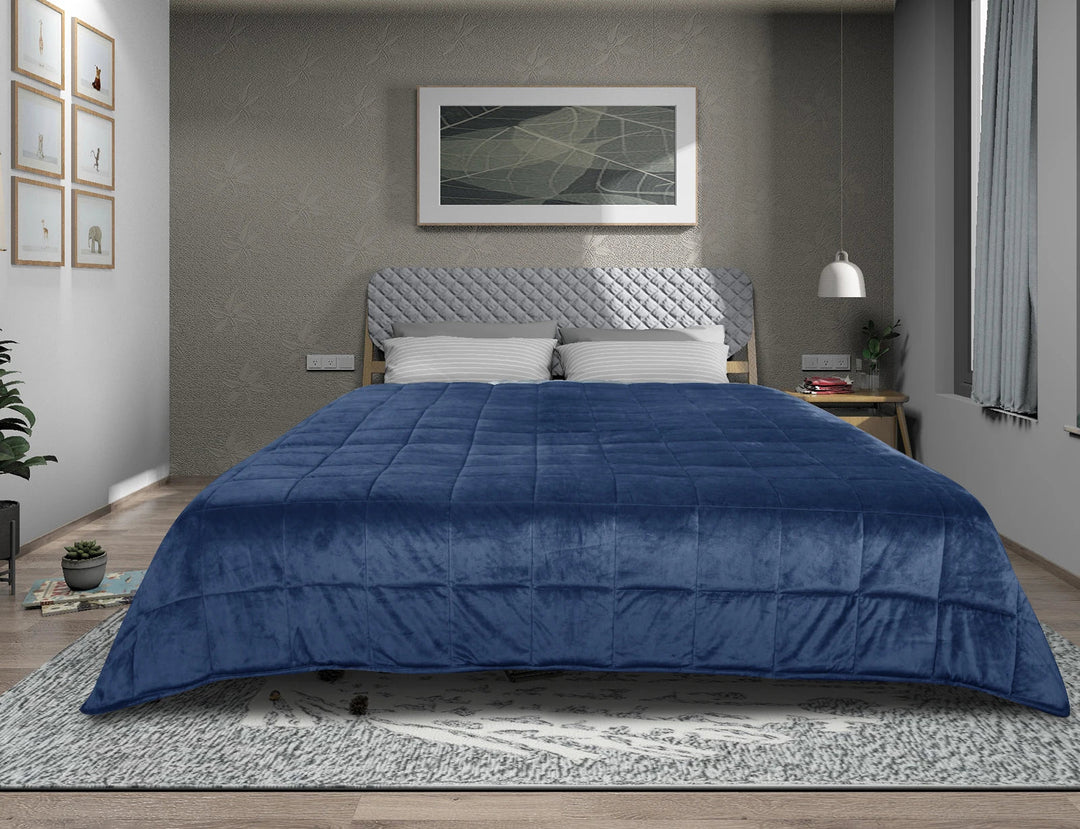 Kuschelige beschwerte Decke für sofortige Entspannung. Eine effektive Schlafhilfe für mehr Ruhe und Antistress zu Hause.