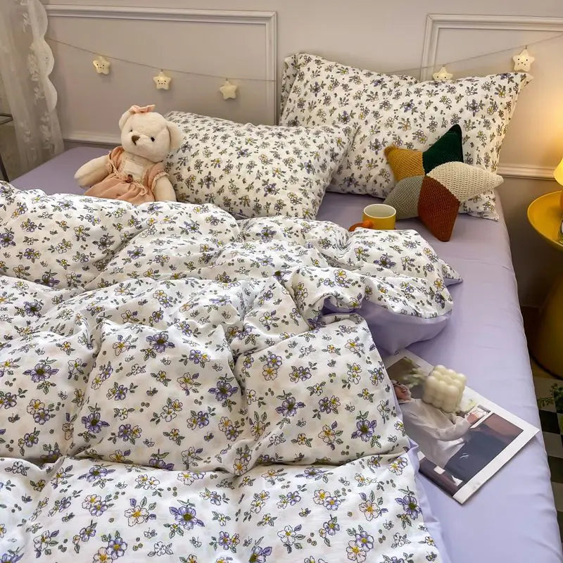 Hochwertiger Baumwoll-Bettbezug mit zeitlosem Blumendruck; verschönert jedes Schlafzimmer und bietet Komfort.