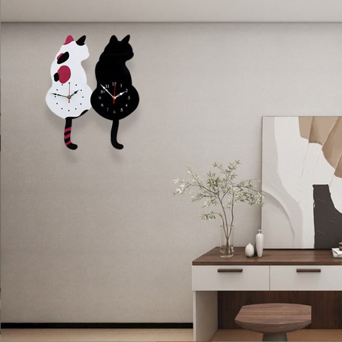 Bewegliche Katzen-Wanduhr aus Acryl mit schwingendem Schwanz, ideal für Katzenliebhaber & Kinderzimmer.