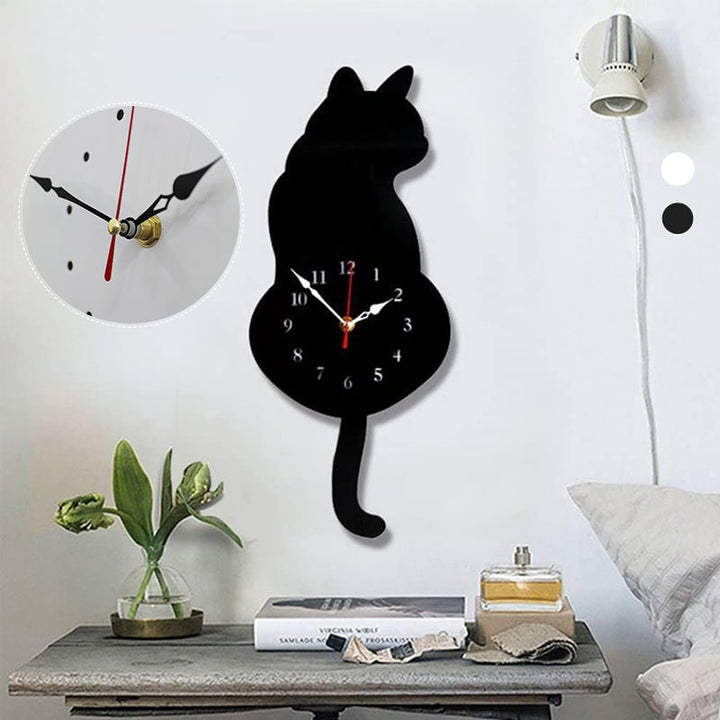 Stille Katzenuhr mit lebhaftem, schwingendem Schwanz; dekorative Tieruhr für eine ruhige Atmosphäre.