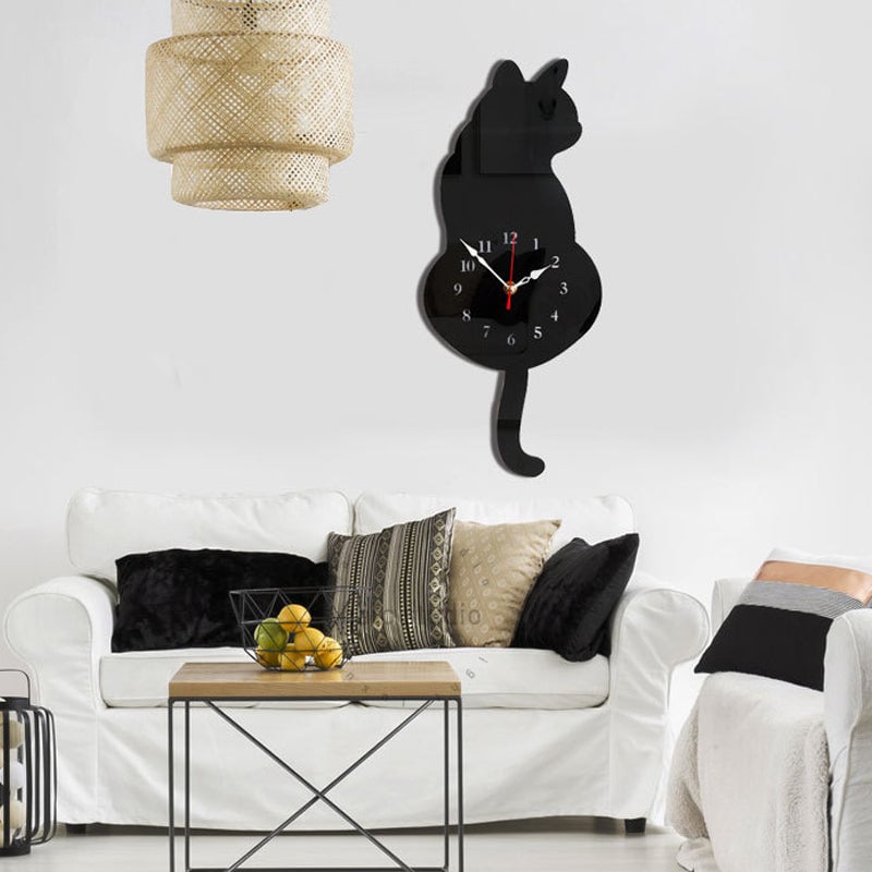 Blickfang-Katzenuhr aus Acryl mit animiertem Schwanz; perfekte Akzentuierung für Ihre Wanddekoration.