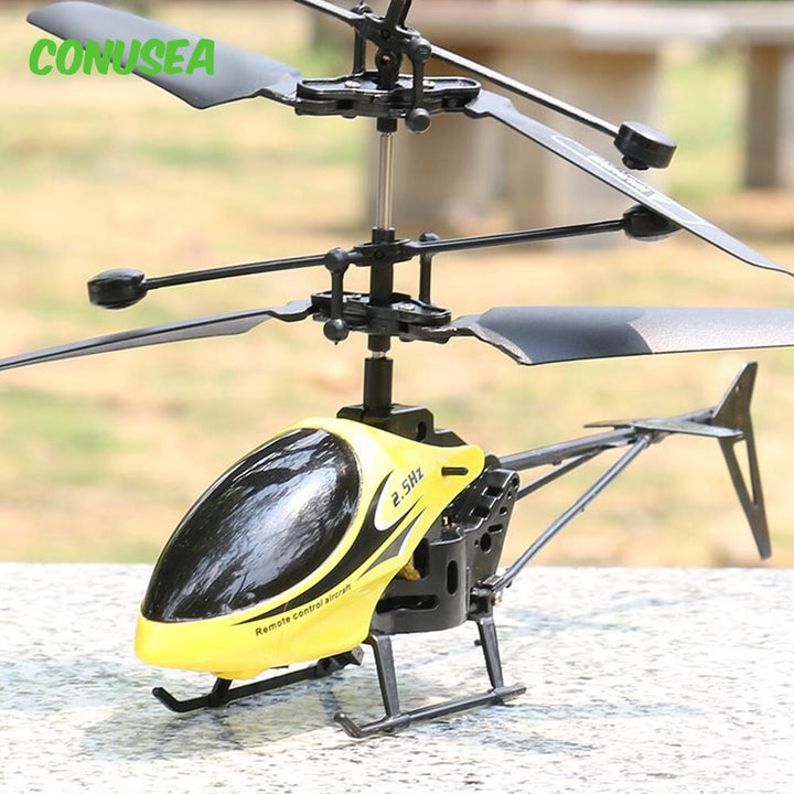 Detaillierter RC-Helikopter für Kinder mit robuster Bauweise, ideal für Anfänger und ersten Flugspaß im Freien.