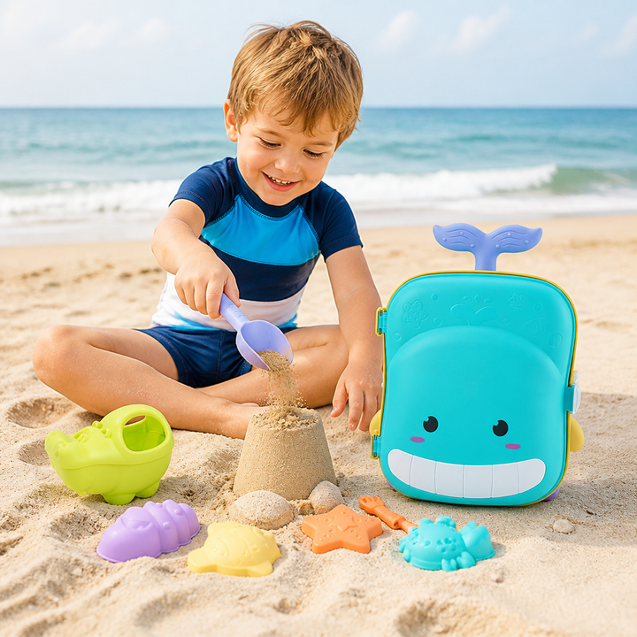 Blauer Kinder Strandspielzeug-Koffer mit Sanduhr, Eimer, Schaufel und Förmchen für kreativen Sandspaß.