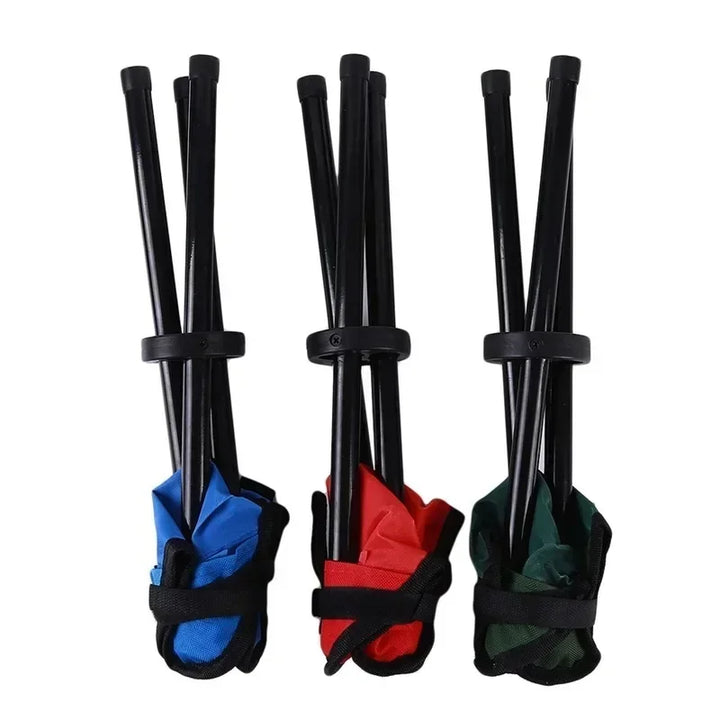 Grüner, rutschfester Falthocker für Outdoor-Abenteuer. Ultraleicht und stabil, ideal als Reisehocker.