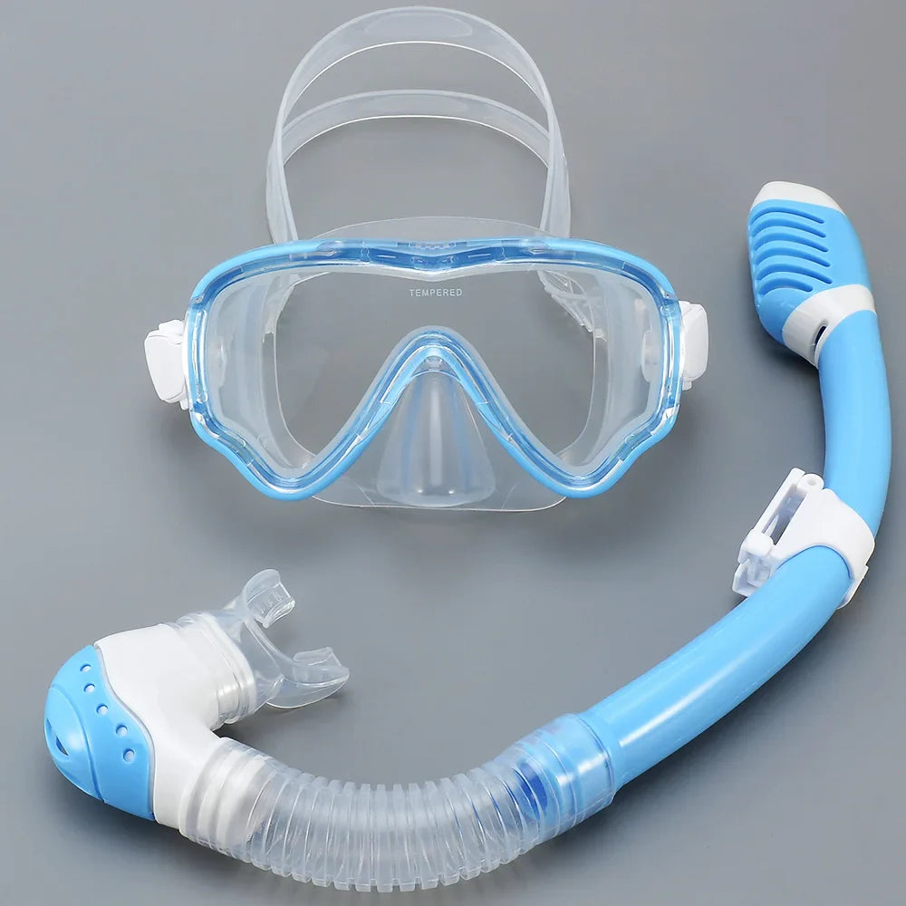 Auslaufsicheres Tauchset für Kinder: Schnorchel und Tauchmaske in leuchtenden Farben, ideal für Sommer & Schwimmen.
