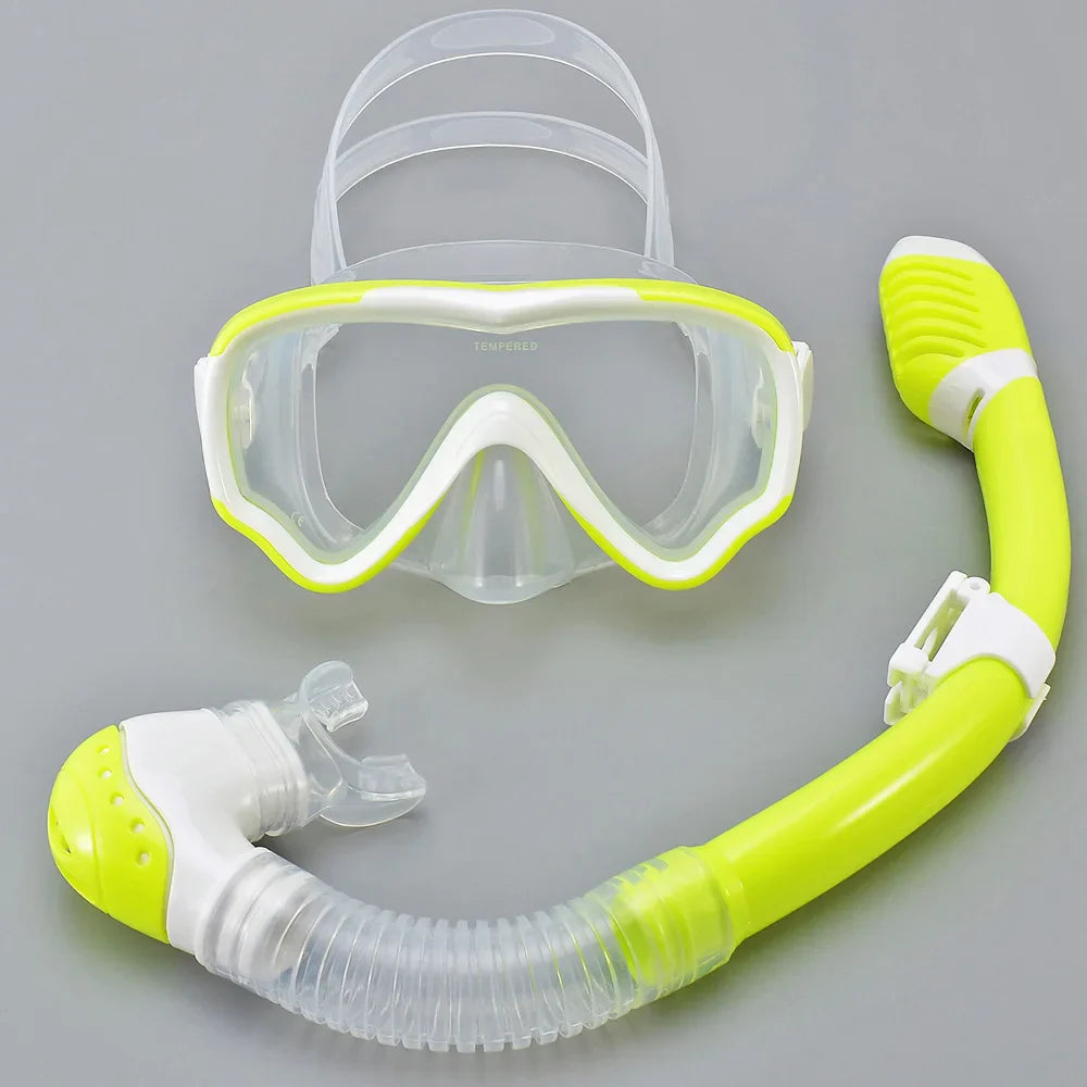 Hochwertiges Junior Tauchset mit bequemem Schnorchel und Tauchmaske, perfekt für Unterwasser-Erkundungen.