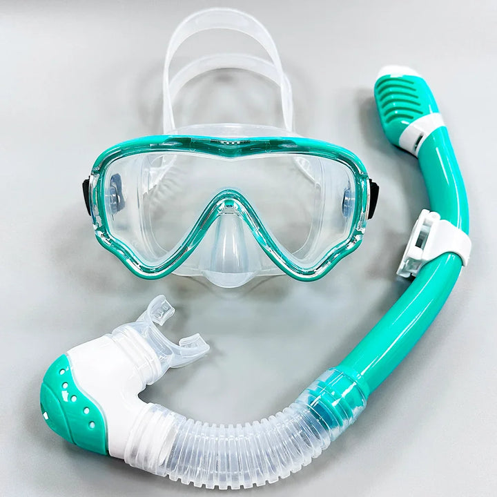 Komplettes Kinder Tauchset: Bequemer Schnorchel & Maske, perfekt für Wassersportaktivitäten und Meerurlaub.
