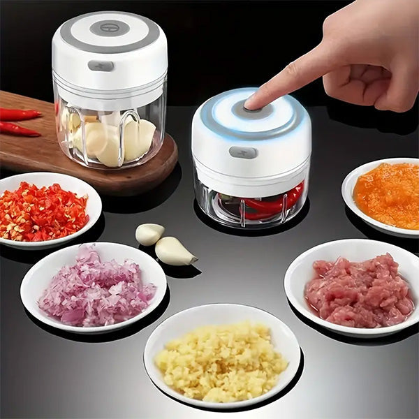 Kabelloser BlendCube Mini-Mixer als Küchenhelfer. Macht frische Shakes und Pürees im Handumdrehen. Einfach laden.